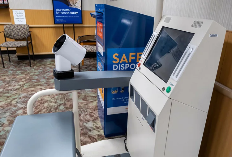 Retail self-service medical diagnostic kiosk